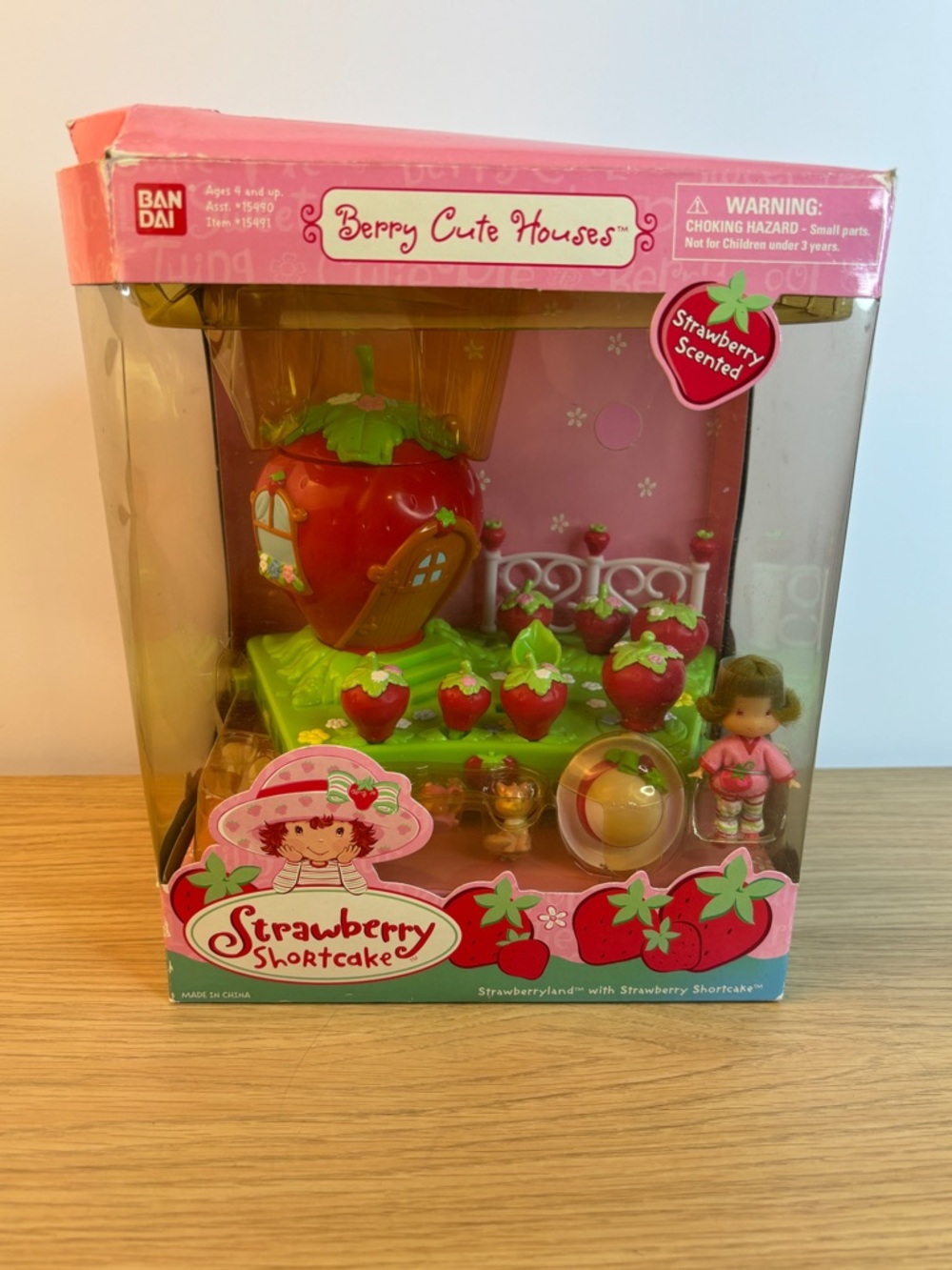 Vintage 2002 Strawberryland with Strawberry Shortcake "Berry‎ Cute Houses"